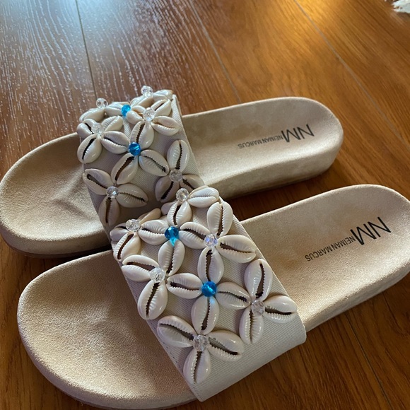 Neiman Marcus Beach sandals - Picture 3 of 4